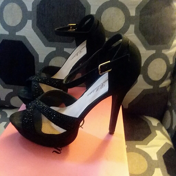 Black high heels - Picture 2 of 7